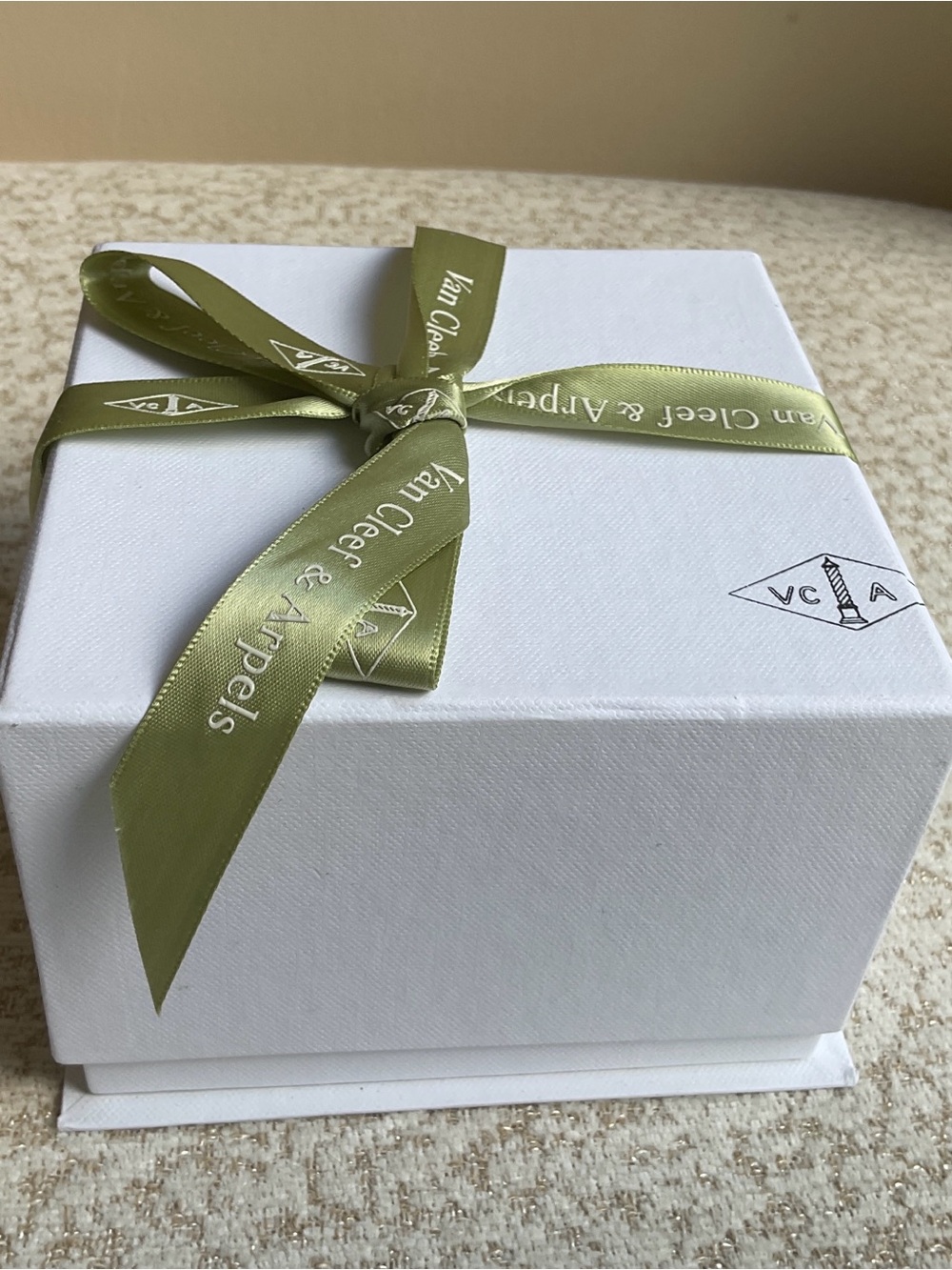 Van Cleef & Arpels Mirrored Jewelry Box with Outer Box and Ribbon 4.5x4.5